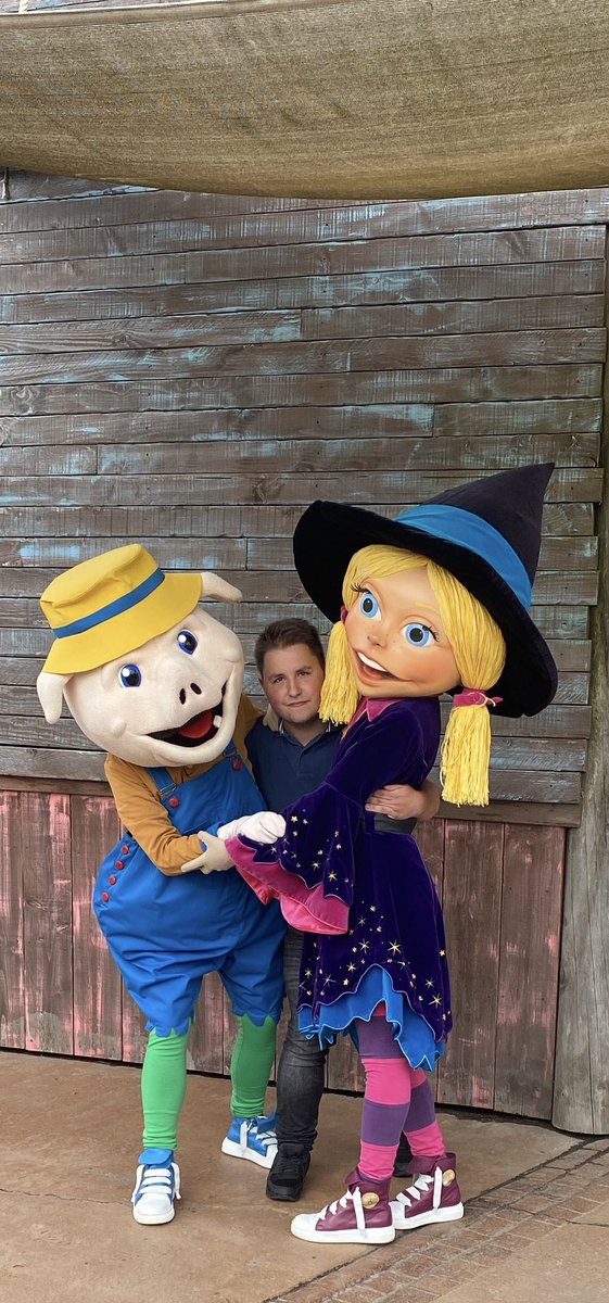 ignogrijmans's tweet photo. @toverland en @ToosToverhoed  #toostoverhoed  toos en morrel gezien wat zijn ze echt geweldig leuke mascotte zijn ze https://t.co/vEFuum5qff