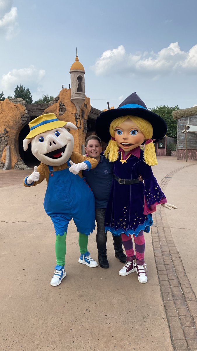 ignogrijmans's tweet photo. @toverland en @ToosToverhoed  #toostoverhoed  toos en morrel gezien wat zijn ze echt geweldig leuke mascotte zijn ze https://t.co/vEFuum5qff
