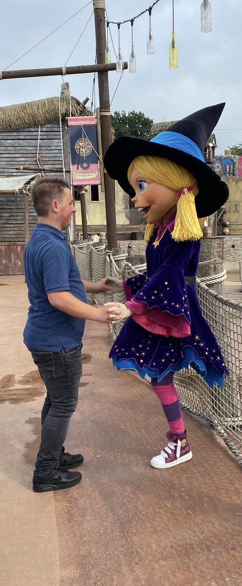 ignogrijmans's tweet photo. @toverland en @ToosToverhoed  #toostoverhoed  toos en morrel gezien wat zijn ze echt geweldig leuke mascotte zijn ze https://t.co/vEFuum5qff