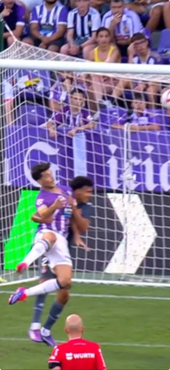 amoncope's tweet image. Mirad dónde está el árbitro. Lo ha visto sí o sí. Que no le haya parecido penalti es para que el viernes justifique su decisión en la reunión del ⁦@CTARFEF⁩