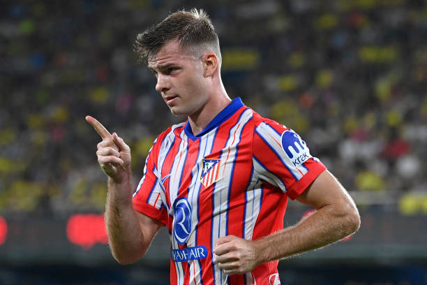 🇧🇻𝐃𝐄𝐁𝐔𝐓 𝐆𝐎𝐋𝐄𝐀𝐃𝐎𝐑

Sørloth con un cabezazo de puro '9' pone las tablas en el marcador en su debut como rojiblanco.

👉 Cambio de ritmo y centro espectacular de Barrios para el remate.

¿Último delantero en debutar con gol en La Liga? Luis Suárez 👀