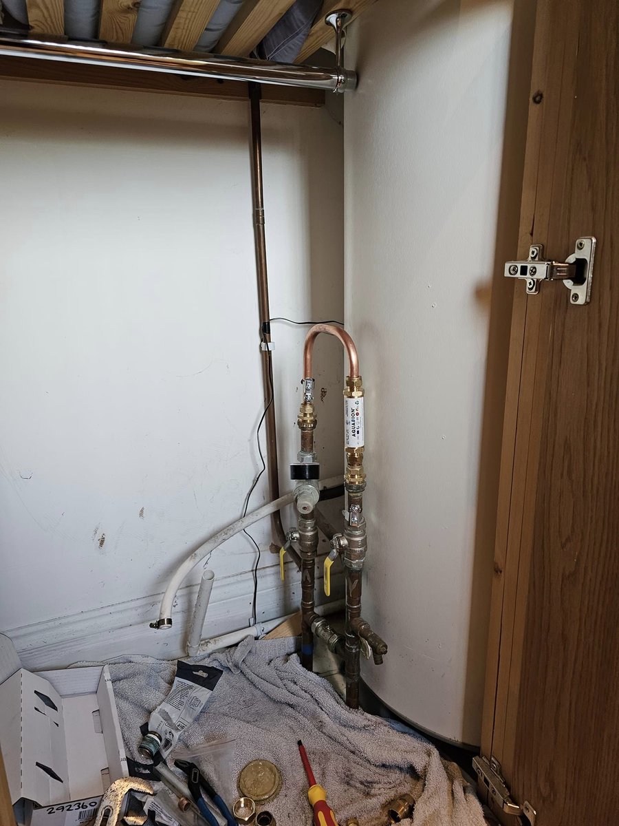 IGMPlumbing's tweet photo. 💧 Just replaced a 20-year-old water softener with a new Aquabion! Cleaner water, no salt, low maintenance. Time for an upgrade?

🔗 Get in Touch!
📱 +44 07749 202609
📧 ian@igm.me.uk
🌐 https://t.co/bDrylCpWE3
#Plumbing #Aquabion #WaterConditioning #Upgrade https://t.co/2FceQLXGLA