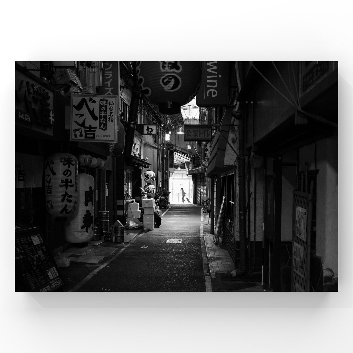 haunts_'s tweet photo. たった1枚ですが、イタリアのトリエステ空港に展示されてます。写真祭のイベントの一部として。
どれだけの人に見てもらえるのか分からないけれど、自分の写真を少しでも見てもらえる機会は貪欲に取り込んでいきたいと思ってる。 https://t.co/1RbLOMbwh7