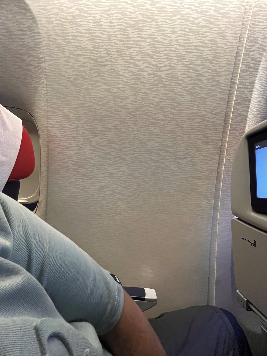 AkashVaish5's tweet photo. @IndiGo6E @chaptersindigo I booked window seat from Delhi to Chicago, 8A on 6E 011 and this is what I got. Whats this? Where’s the window that I paid extra for? 

#dissappointed https://t.co/MSfO5j6Cpx