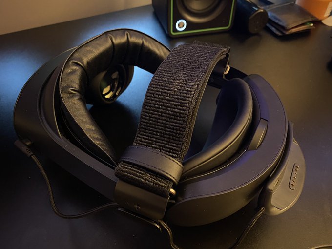 I picked up a Quest pro and it was so uncomf, but if you take the top pad from the bobovr headstrap for<a href="/tag/steamvr"class="tags"><span>#steamvr</span></a>