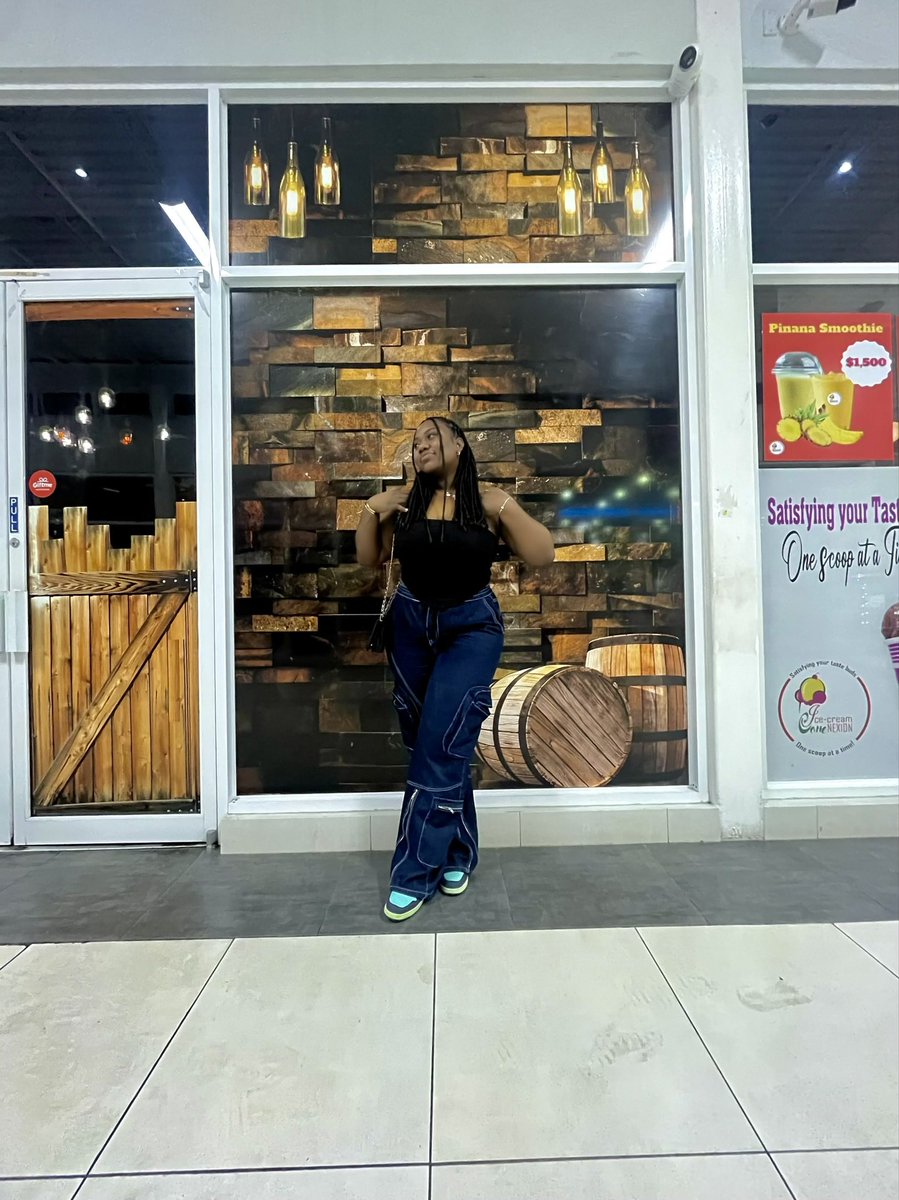 Tavii_a's tweet photo. How tall are you? I’m 5’8 https://t.co/fzPJmZwqHY