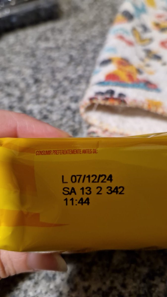 RudeMex's tweet photo. Una vergüenza @arcor, no estamos ni en el mes de vencimiento y ya viene todo hongueado los alfajores bonobon https://t.co/jb1BiIYZIF