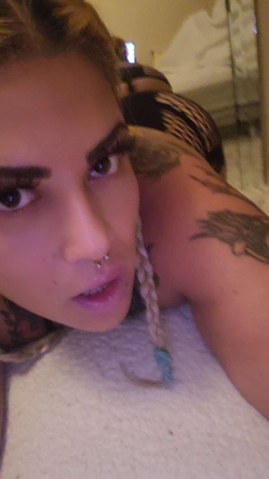 Shiney Quinn’s pics and videos