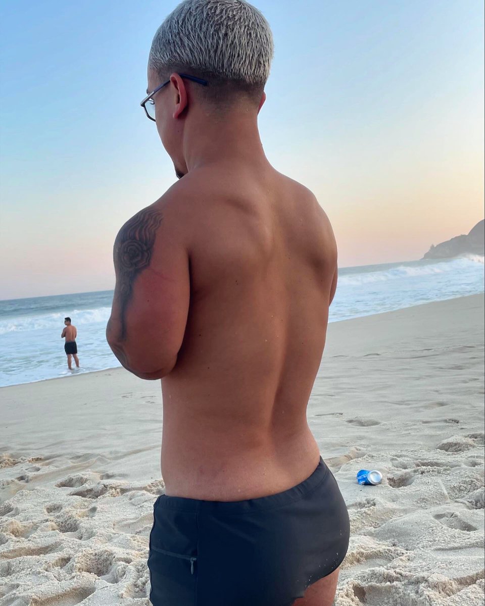 nanaodelas's tweet photo. 🏖️🌊 https://t.co/yVhvzycJ1o
