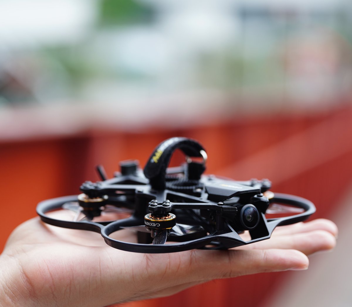 Caddxfpv's tweet photo. Guess no no one can resist the allure of a 4K HD flight. Specifically for this 2inch lightweight drone, which features the Walksnail 4K moonlight kit. Make it comfortable for FPV pilots to do quick maneuvers and fly in 4K clarity🌟

🔗Grab Gofilm20 on https://t.co/1hZ9Ekbccn https://t.co/2wLCGOiABP