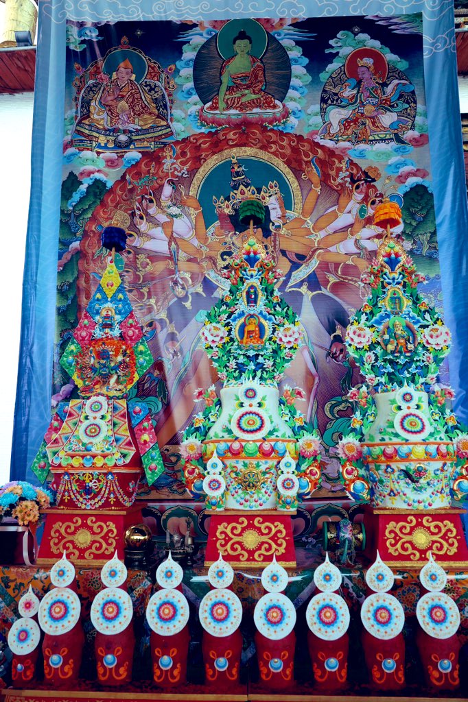 Буддын урлахуйн ухааны ай саваас.., 
Гандантэгчэнлин хийдийн хуврагуудын бүтээл.
Цагийн хүрдэний бурханд өргөсөн тахил🙏🙏🙏