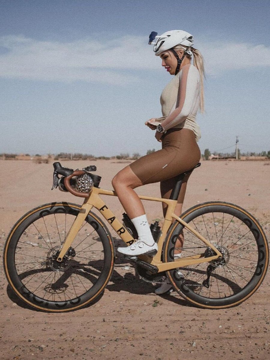 somecommas's tweet image. On the winding mountain roads, the bicycle is my most loyal companion. Climb over the mountains and travel through the mountains and forests.