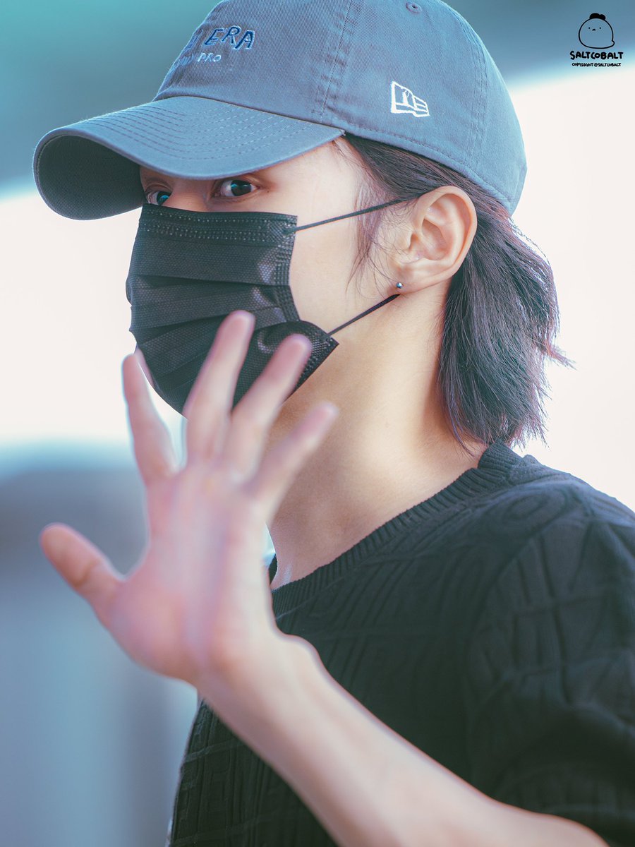 moontomeetyou's tweet photo. 🐱 🛫️ 🇨🇳

his hair is so long now… 🥹 

safe skies junjun 🤍 https://t.co/kTKUDeIAVg