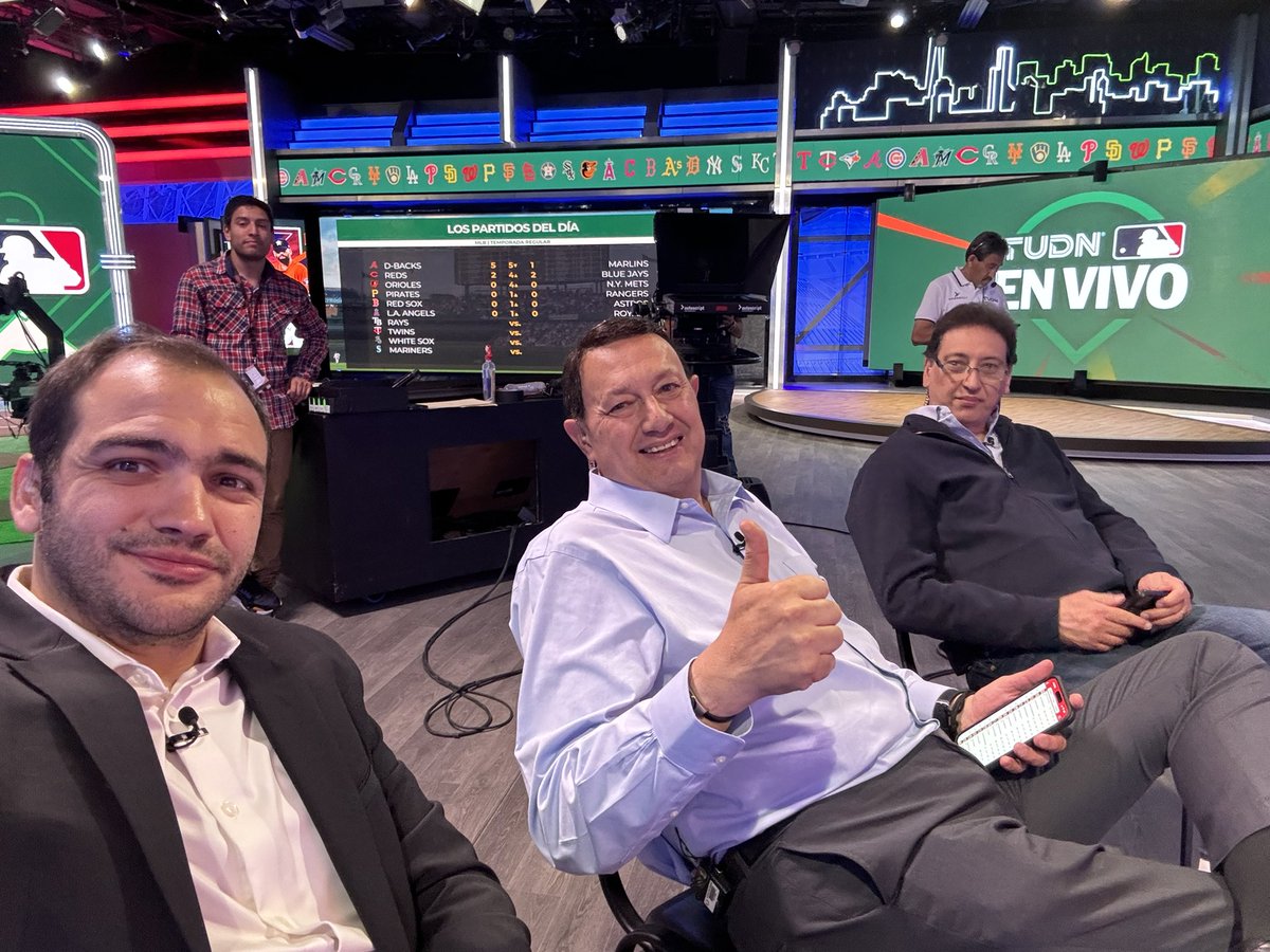 cantogoles's tweet photo. Desde mañana y cada martes hasta el final de la temporada:

📺 MLB EN VIVO

De parque a parque, abarcando hasta 15 juegos para que no se te escape absolutamente nada.

Y te digo más: cada sábado al mediodía:

📺 MLB ESTA SEMANA

El recap de la semana, historias, secciones y mucha diversión.

Junto a @enriqueburak y @adevaldes; ¡LA VAMOS A SACAR DEL PARQUE!

Ah… me faltó algo. Series Divisionales (AL), Serie de Campeonato de la Americana y Juego 1 de la Serie Mundial: EN VIVOOOO 🔴🔴🔴

@unimas y @tudnusa… ¡sean bienvenidos!

@LasMayores ⚾️⚾️⚾️⚾️