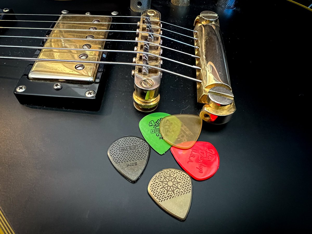 scribe_415's tweet image. It’s interesting how different picks influence guitar playing. Went from 1mm Tortex to 2mm Gator to 1.5 mm Flow and ended up for the moment with Jazz III that I really disliked back in the day 🤷‍♂️ Always stuck with Dunlop though  #guitar #dunlop #guitarpick #guitarpicks #jazzIII