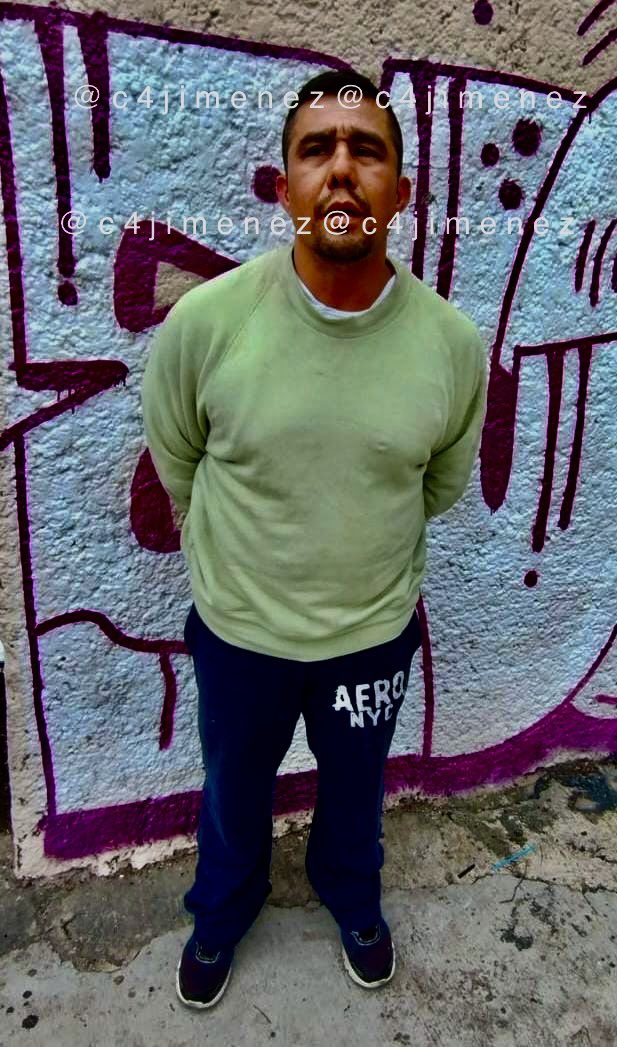 c4jimenez's tweet photo. LO DETIENEN por FEMINICIDIO. LO LIBERAN… y LO VUELVEN a DETENER por DROGAS
Raúl Mtz, Pinpon
La semana pasada lo detuvieron así, acusado de calcinar a Valeria en Tepito
Quedó libre.
Hoy agentes de @SSC_CDMX lo atraparon de nuevo.
Ahora con drogas 

El caso #C4EnAlerta https://t.co/poovczdVZ6