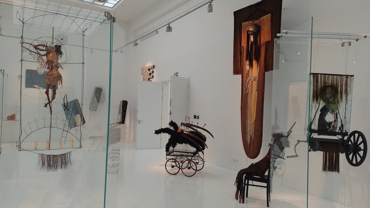 fibularyzacja's tweet image. Odwiedziny po latach
 #Abakanowicz, #Hasior, #Kantor, #Dróżdż, #Beksiński, #Geppert, #PinińskaBereś, #Szapocznikow, #Fangor, #Grzeszykowska, #Kuryluk #Althamer, #Witkacy, #Nowosielski 
#MuzeumSztukiWspółczesnej #P4K #idźdomuzeum