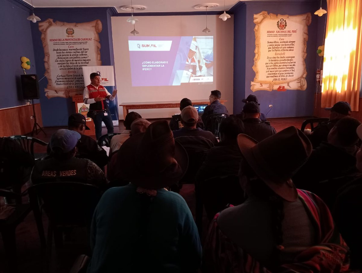 SunafilPeru's tweet photo. 📢 #Áncash:
✅Orientamos a los obreros municipales de la municipalidad provincial de Carhuaz, sobre los conceptos básicos del #IPERC y el cumplimiento de las normas de #SST. Además, se brindó información sobre los servicios y canales de atención de la #Sunafil. https://t.co/nBH9zfloE8