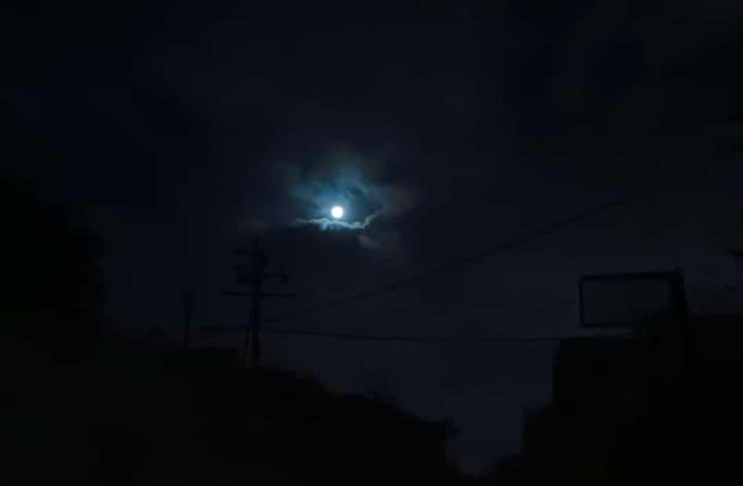 hammadifest's tweet photo. once in a blue moon. https://t.co/CipgU9GOnM