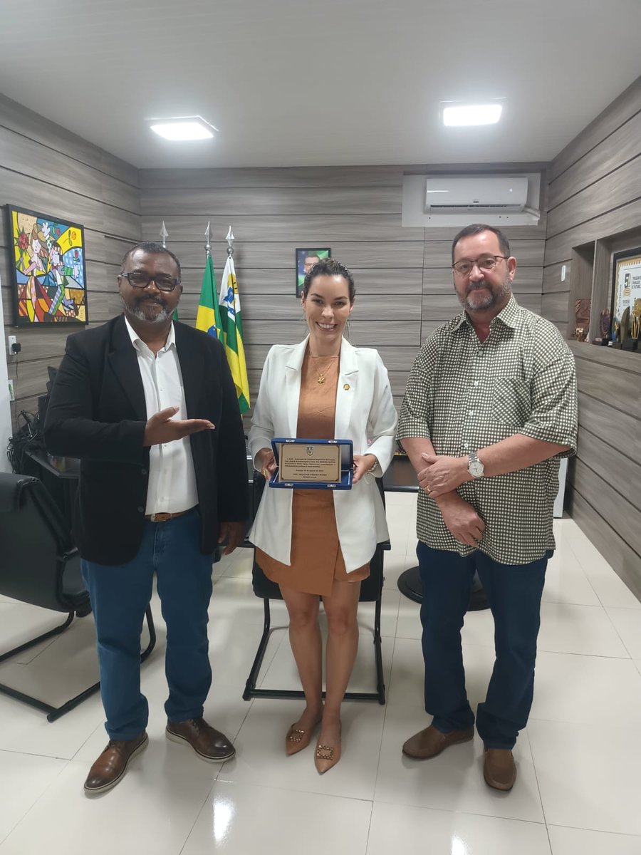 AdelRibeiro's tweet photo. ACDS homenagea Mariana Dantas https://t.co/8g7UdvXVYx https://t.co/fQo7LKEF94