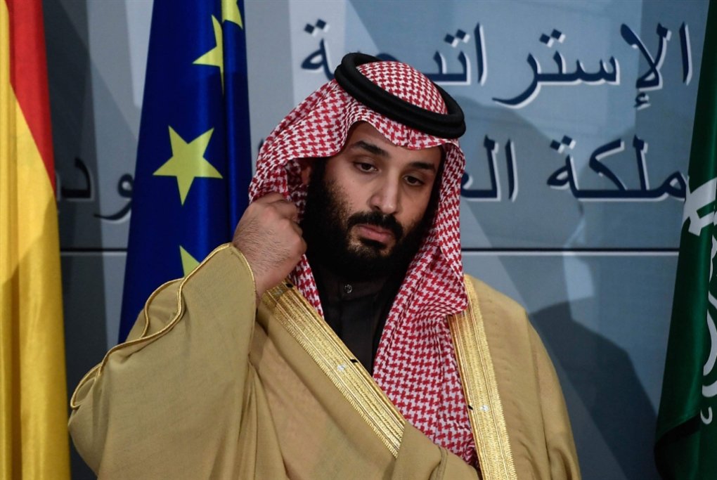 Abdlgni_AZubidi's tweet photo. طلع لص وسرق الفلوس من الامراء ورجال الاعمال الذين احتجزهم في الفندق. 
وطلع خائن لدينه ووطنه بأن حول بلاد الحرمين لوكر الفساد والرذيلة ومهرجانات الفجور والعهر. 
طلع جبان وبيخاف من اغتياله.. 
لا والادهى والانكى انه طلع مزور لتوقيع أبيه وارسل قوات برية للقتال في اليمن. 🙄
#السعودية_العظمى