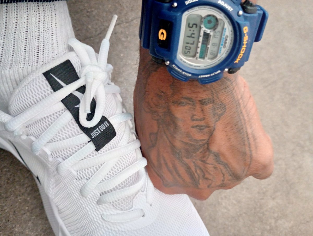 kingtu_'s tweet photo. How These Niggas Mad 😡 I'm Sitting In Prison ⛓️And Gettin Rich 🤷🏽♂️🤑
#CDAY🥳 #LEOGANG #IBB💸 https://t.co/qAXtxdE6yy