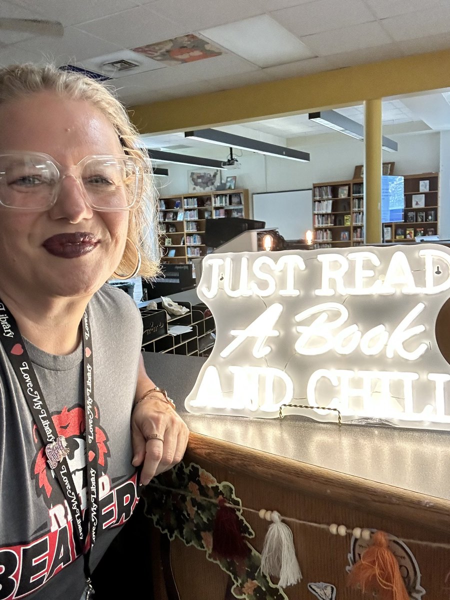 Great first day at school!!@ReedAcademy1 <a href="/officialSPS/">Springfield Public Schools</a> #readabookandchill #mslibrarian