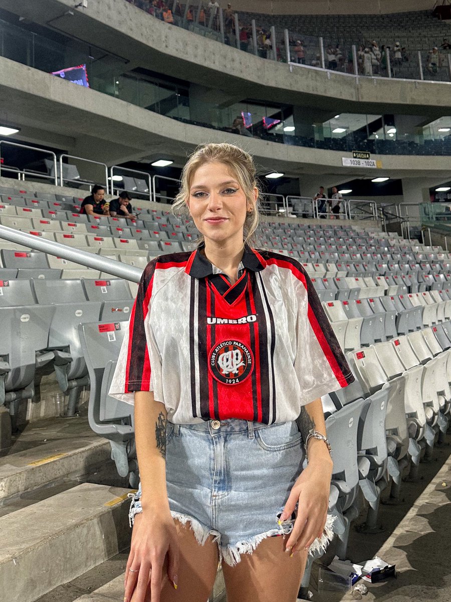 trulymadlydizzy's tweet photo. minha camisa bonita n merecia o jogo q fizemos ontem 👍 https://t.co/wdSDvdE04K