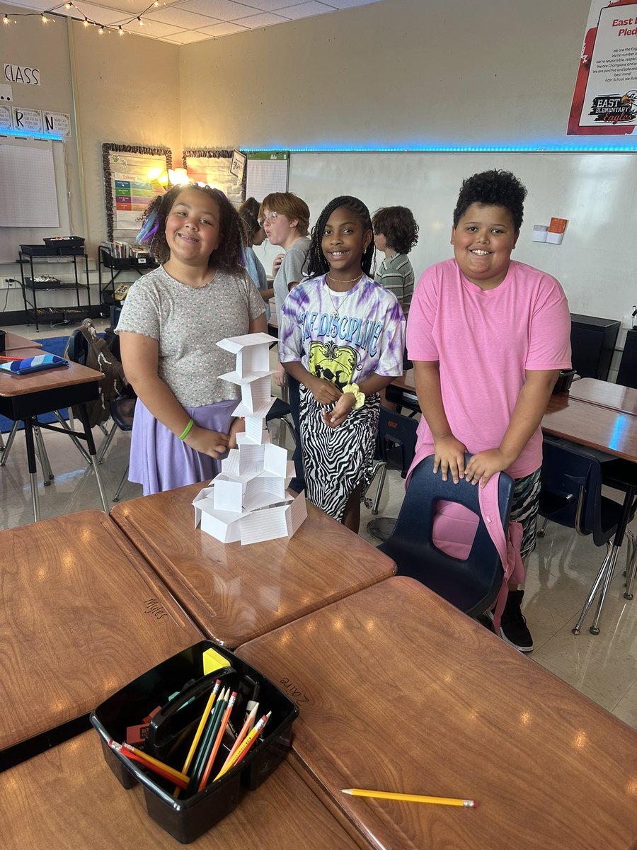 feelyinfifth's tweet photo. In Science today we talked about what a Scientist looks like. Students wrote characteristics and had a tower building contest and then they even got to draw what they thought a scientist looked like! 🧑‍🔬🧪 @elementary_east @JWankum https://t.co/x5D13K4Eav