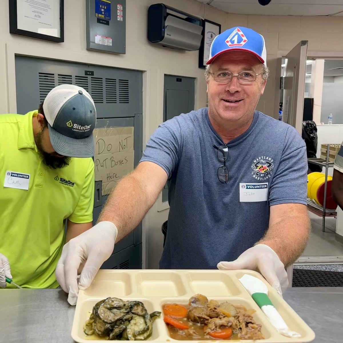 FRM_mission's tweet photo. @SiteOneSupply brightened up our day by coming to the Mission today to serve lunch to our community! Thank you for your compassion and for making our day brighter with your service!
#frederickmd #frederickmaryland #frederickcounty #frederickcommunity https://t.co/QzzDG74nIt