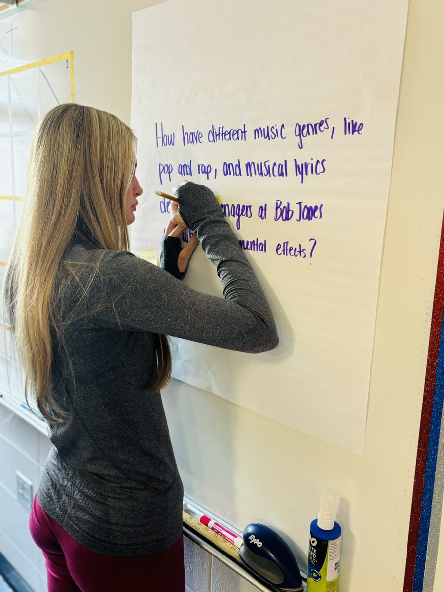 RachelEvans05's tweet photo. Mrs. Galloway’s #APResearch Ss at @BobJonesHigh participated in a Research Question Feedback Gallery Walk & provided feedback on the six criteria for a solid research question. The students’ feedback was relevant & helpful as they continue to hone in on their topic this semester. https://t.co/KvKKSpLNJK
