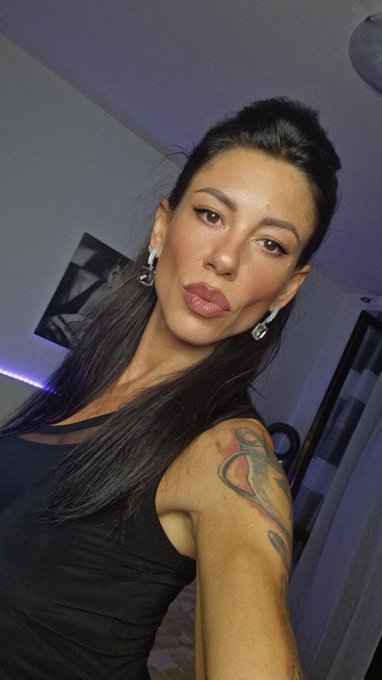 Tesorini 💋💋💋Domani sera vi aspetto alle 23.00 su 🔞 https://t.co/Un1k7wQtwC 🔞 https://t.co/0jNFzzeCPC