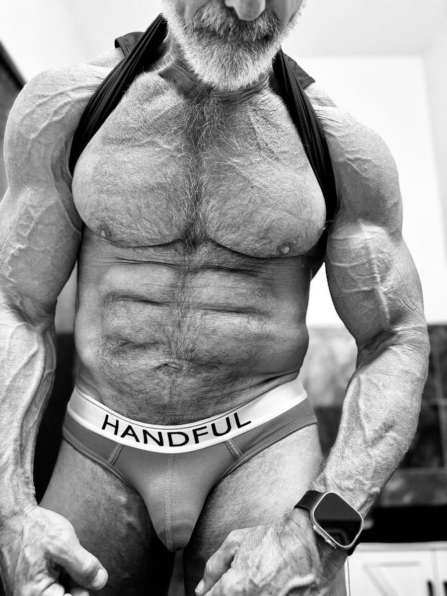 Black and white Monday 😈🖤🤍
