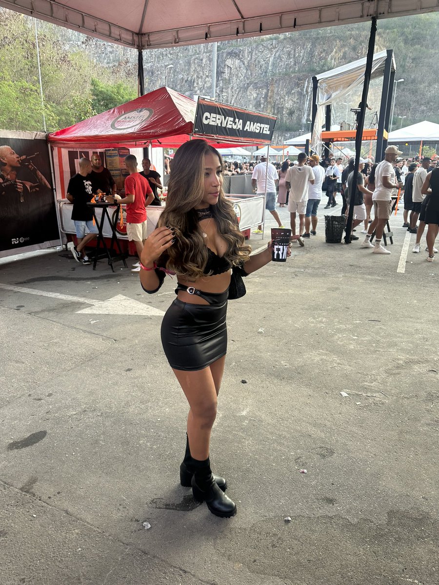 barbozarayanne1's tweet photo. Só pra mostrar o look do show ontem..
#feliperet https://t.co/14BbnMuRGj