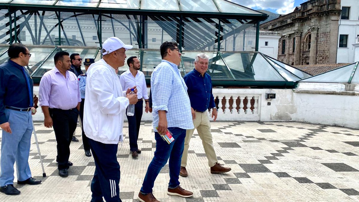 babadmerchan's tweet photo. Junto a los delegados de la Secretaría de Desarrollo Social de Honduras y @conadisecu realizamos un recorrido por el Centro Histórico de #Quito para verificar las condiciones de accesibilidad y las adaptaciones en establecimientos turísticos en materia de discapacidad. https://t.co/sWge3Xclaz