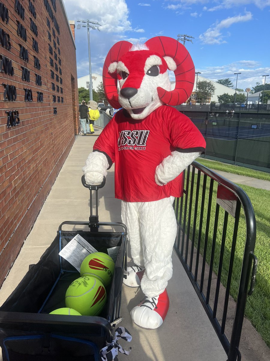 WSSU_Athletics's tweet photo. Amon hanging with Bo, Hutch and Bolt at the Winston-Salem Open! @wssu_powerhouse @WSSURAMS #RamsintheCommunity https://t.co/SiHFkgASFe