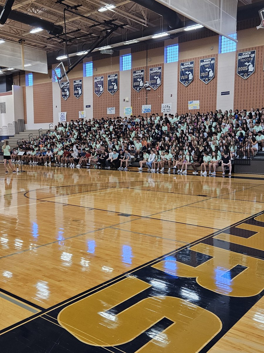 Thank you <a href="/StoneyLinkCrew/">SCHSLinkCrew</a> and Superintendent Russo for helping us welcome in our new Freshman Class! Great way to start the week at <a href="/WeAreSCHS/">Stoney Creek High School</a> and <a href="/rochcommschools/">Rochester Community Schools</a>! #TheCreek