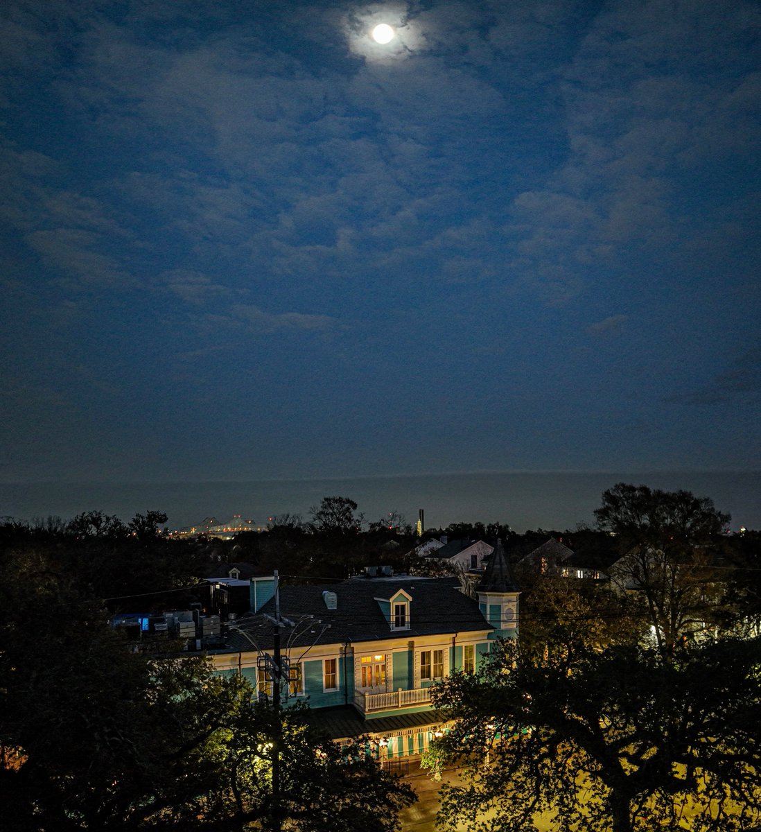 marcorasi1960's tweet photo. Commander's Palace under the moon, Washington avenue, New Orleans https://t.co/VWMHR7t0ah