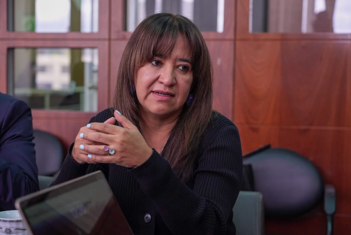 <a href="/PlanificacionEc/">Sec. A dmin Pública y Planificación</a> Luego, con <a href="/DianaVelsco/">Diana Velasco Aguilar</a>, directora nacional de <a href="/DinarpEc/">DINARP 🇪🇨</a>; la doctora Quezada junto a <a href="/sebgasa/">Sebastián García Saisó</a>, parte de la misión de <a href="/opsoms/">OPS/OMS</a>; coincidieron en la importancia de la #TransformaciónDigital, con particular énfasis en el sector salud, en beneficio de los usuarios del sistema.