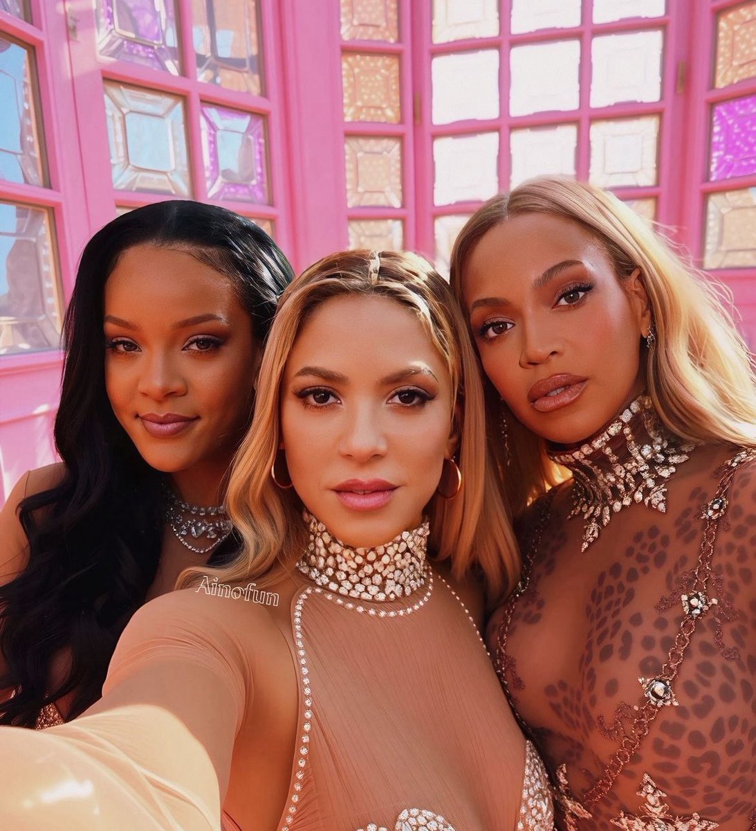Brunito on X: Shakira, Rihanna and Beyoncé look absolutely flawless on the  set of the video for their new collaboration 🔥. The name of the song is  yet to be revealed. t.cosQgS1vBV3I 