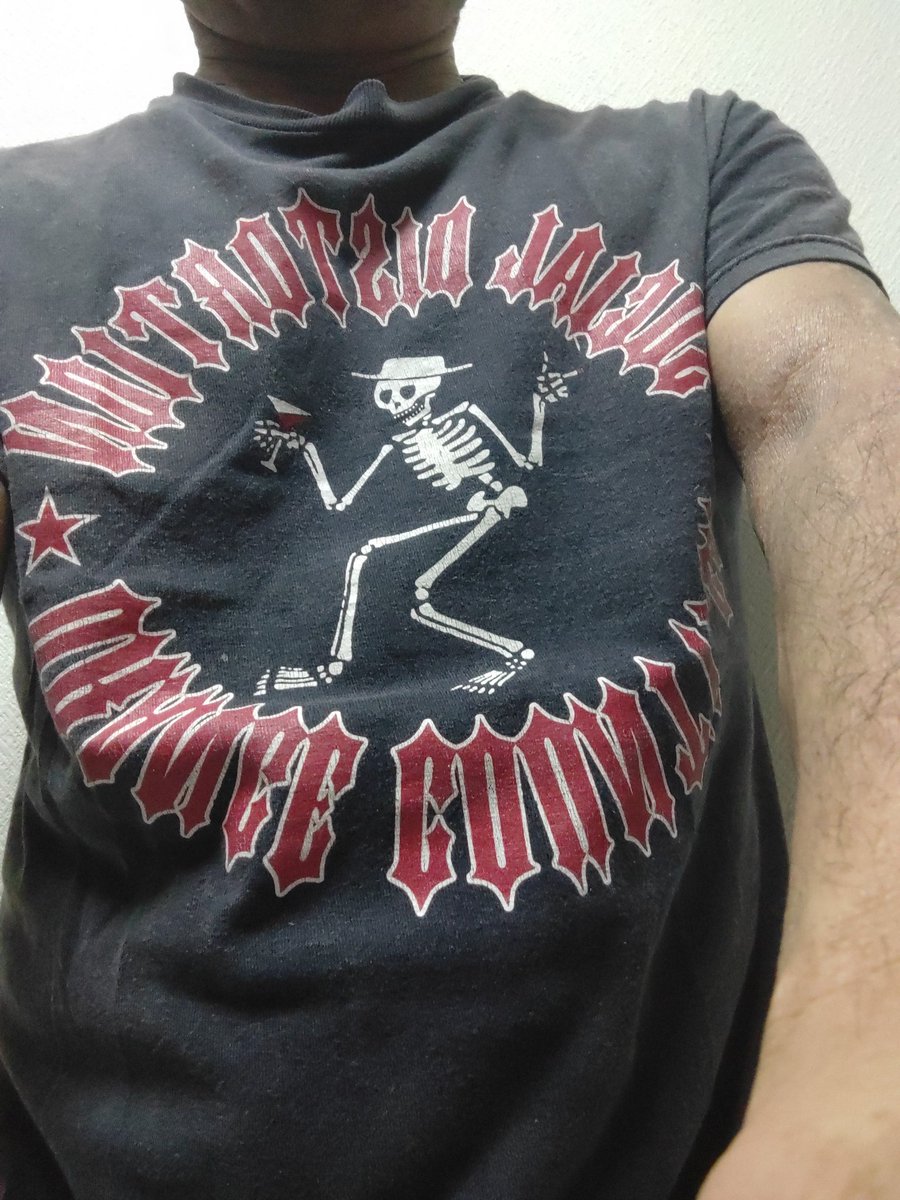 cIbEsZpennrq9Ue's tweet image. 今朝の1枚💿👕😀
皆様おはようございます❗😄✨
今日も蒸し暑い日になりそうです❕急な強雨、ゲリラ雷雨⛈️もあるかもです‼️😱
本日も皆様が元気で、サイコーにハッピーでステキな1日になります様に😁👍🎵今日のTは、SOCIAL DISTORTION❕😊✌️🎵

#PUNKLEGENDS
#THEAMERICANROOTS
#SOCIALDISTORTION