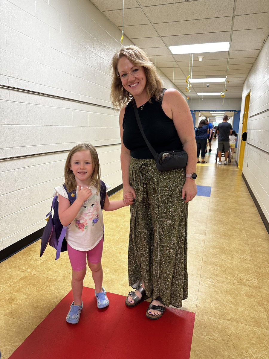 bcunningham61's tweet photo. Back to School Night @ADdolphins! We are so excited and happy to see you! We are ready for Wednesday! 🐬#lpsAD #SharetheGoodLPS https://t.co/ASlZDapm0V