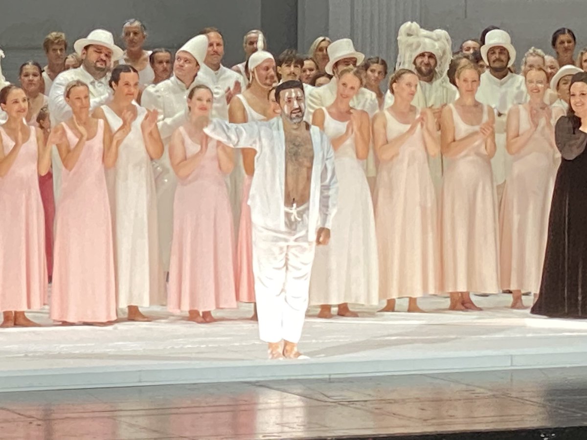 WandererSite's tweet photo. Don Giovanni au @SbgFestival MeS revue et allégée de #RomeoCastellucci. #Currentzis et #UtopiaOrchestra assez rigoureux. cast correct @FedeLombardiS 👍👍👍 https://t.co/50DrEdkWta