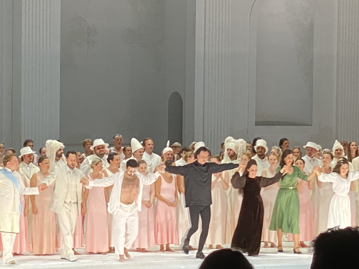WandererSite's tweet photo. Don Giovanni au @SbgFestival MeS revue et allégée de #RomeoCastellucci. #Currentzis et #UtopiaOrchestra assez rigoureux. cast correct @FedeLombardiS 👍👍👍 https://t.co/50DrEdkWta