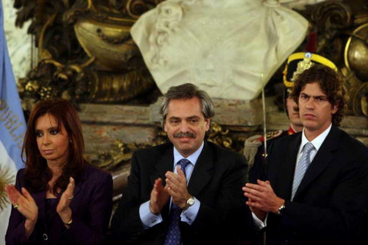 luisrodriguezrm's tweet photo. A una le pagamos más de 15 millones por tocar la plata ajena, al otro le pagamos más de 7 millones por tocar mujeres ajenas, al otro le pagamos más de 9 millones por tocar embarazadas ajenas. 

El legado que dejó el Kirchnerismo https://t.co/xTjUwS627F