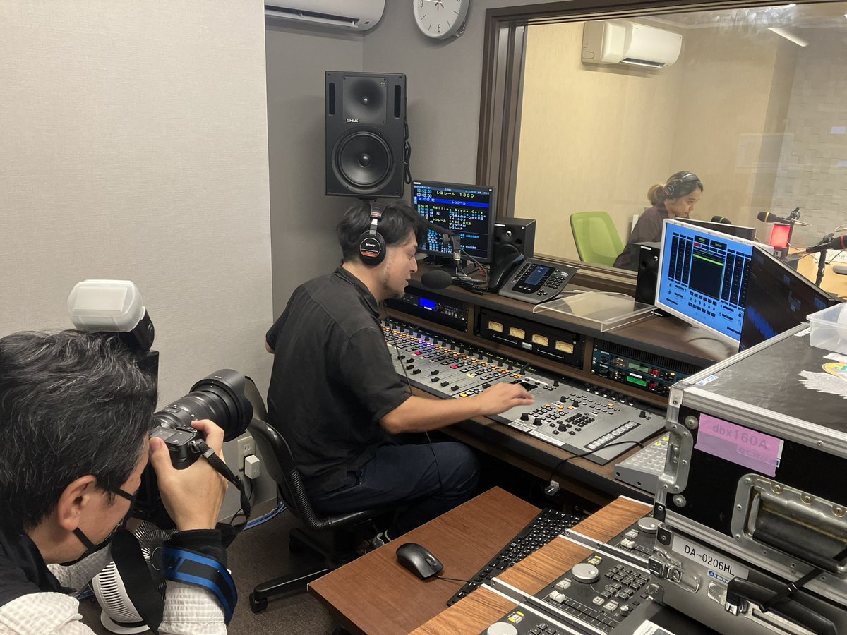 Leading_sanin's tweet photo. #鳥取・島根のリーディング企業
今回はエフエム山陰さんへ！

私たちの身近にあって、
車や仕事中になんとなく耳にする、
ラジオ📻

耳馴染みはあるものの、
実際の現場や作っている人のお話を聞くのは新鮮で楽しいです🤩

詳しくは、
12月25日発売の最新号にて🙌
#fmsanin774 
#ラジオ
#島根の企業 https://t.co/iGMRFeffxg