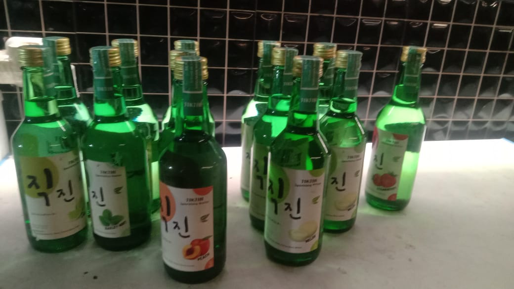 myowncloudnine's tweet photo. @ony0urenad @morphtne Yok kak.. soju halalnya hehe https://t.co/twHHeY7VYB