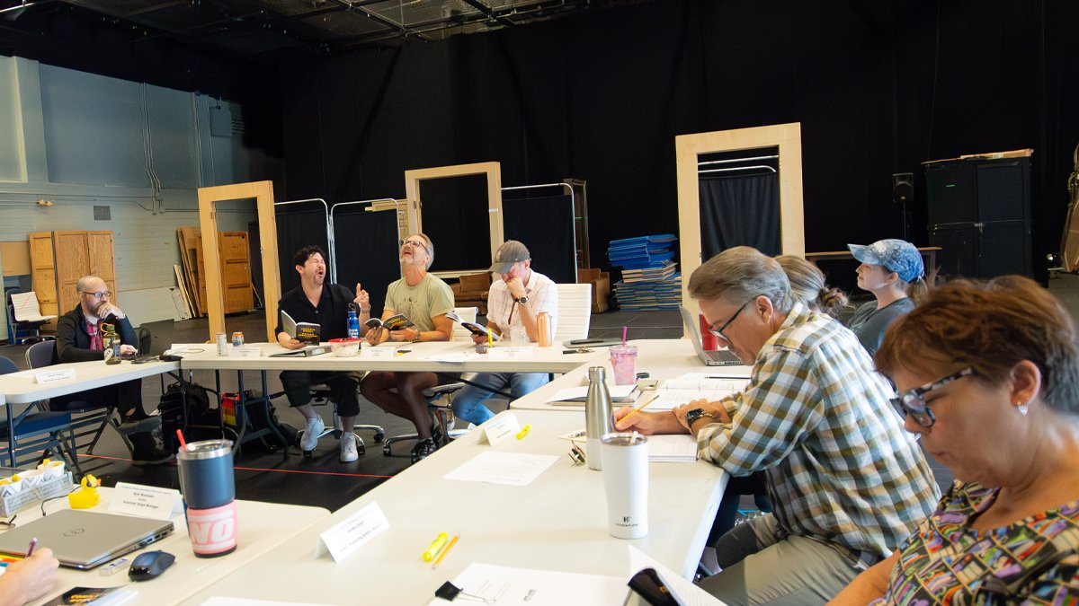 Delaware_REP's tweet image. Even just reading the script has us laughing!  We&apos;re absolutely going to get silly with THE COMPLETE WORKS OF WILLIAM SHAKESPEARE (abridged)(revised)(again).   
#WeAreTheREP #DelawareREP #ResidentEnsemblePlayers #theatre #rehearsal