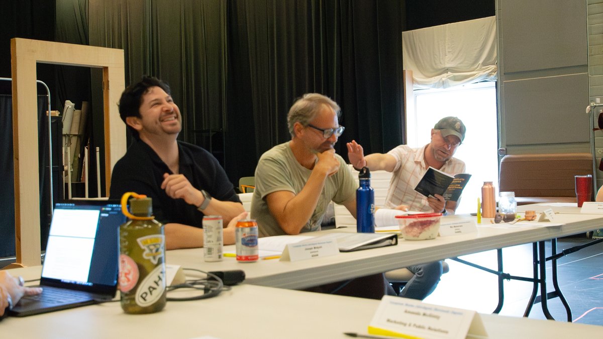 Delaware_REP's tweet image. Even just reading the script has us laughing!  We&apos;re absolutely going to get silly with THE COMPLETE WORKS OF WILLIAM SHAKESPEARE (abridged)(revised)(again).   
#WeAreTheREP #DelawareREP #ResidentEnsemblePlayers #theatre #rehearsal