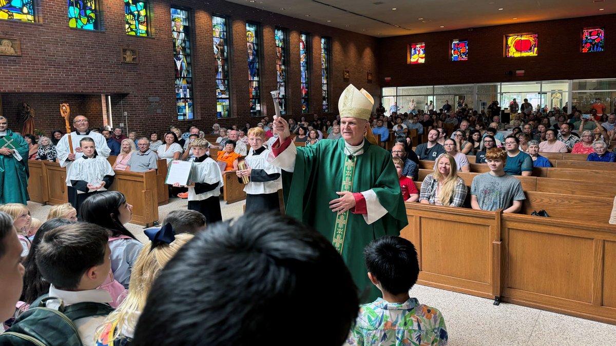 StCharlesKCMO's tweet photo. We were thrilled to receive the Blessing of the Backpacks from Bishop Johnston during the August 18 Mass at St. Charles! School starts this Wednesday. It's going to be a fantastic year! #borromeoacademy #stcharleskc https://t.co/PIMWynRG1t